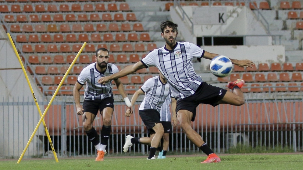 المنتخب الوطني لكرة القدم يلتقي نظيره النيبالي الاثنين