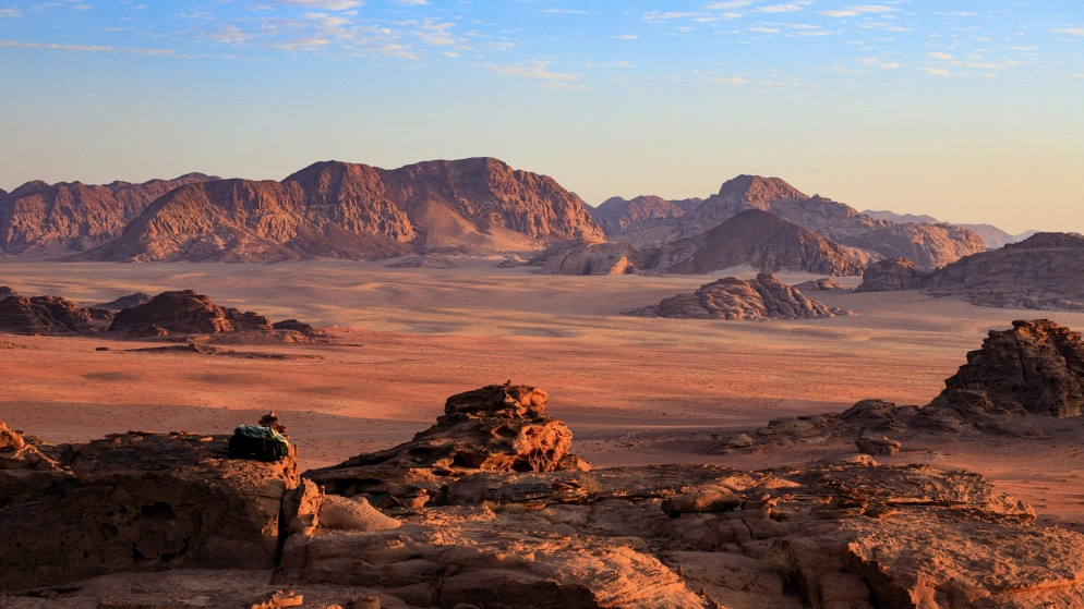 دائرة الآثار العامة تتسلم مقتنيات أثرية عُثر عليها في وادي رم