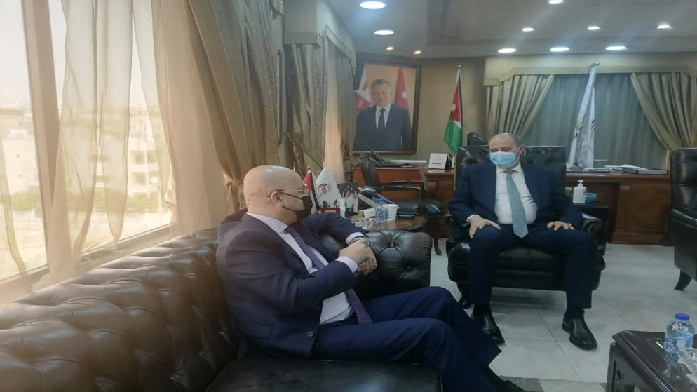 وزير العمل والسفير العراقي يبحثان ملفات مشتركة بين البلدين