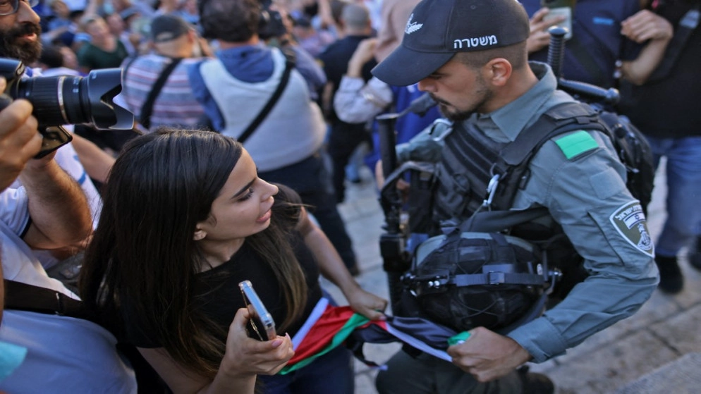 إصابة 33 فلسطينيا واعتقال 8 آخرين في القدس المحتلة