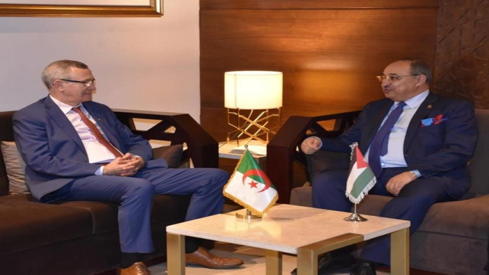 الناطق الرسمي يبحث مع نظيريه الجزائري واليمني أوجه التعاون الإعلامي المشترك