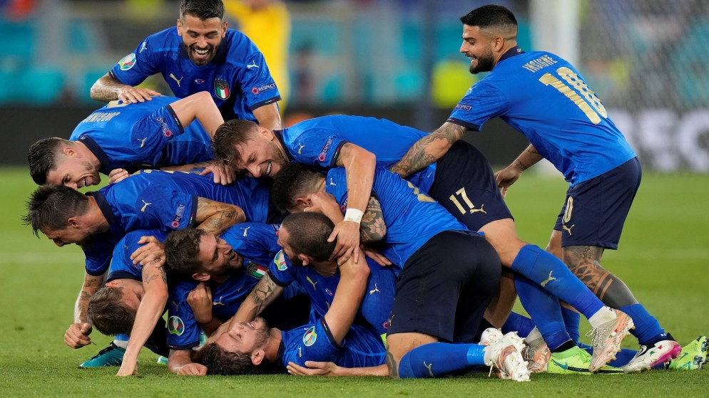 إيطاليا تؤكد صحة الرهان على مانشيني بحجز أولى بطاقات ثمن النهائي