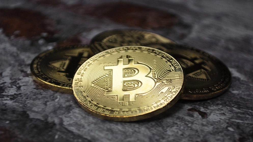 بريطانيا تحذر المتعاملين بالعملات المشفرة من خسارة أموالهم