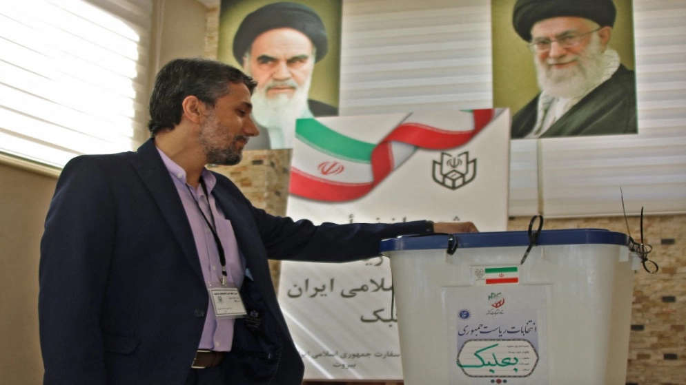 إيران تنهي اليوم الطويل للانتخابات الرئاسية والنتائج متوقعة السبت