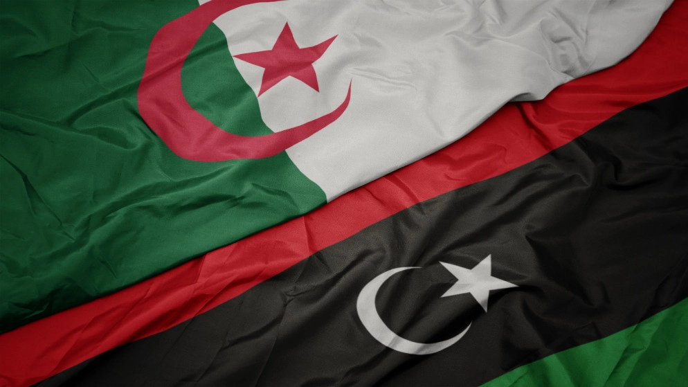 حفتر يغلق حدود ليبيا مع الجزائر