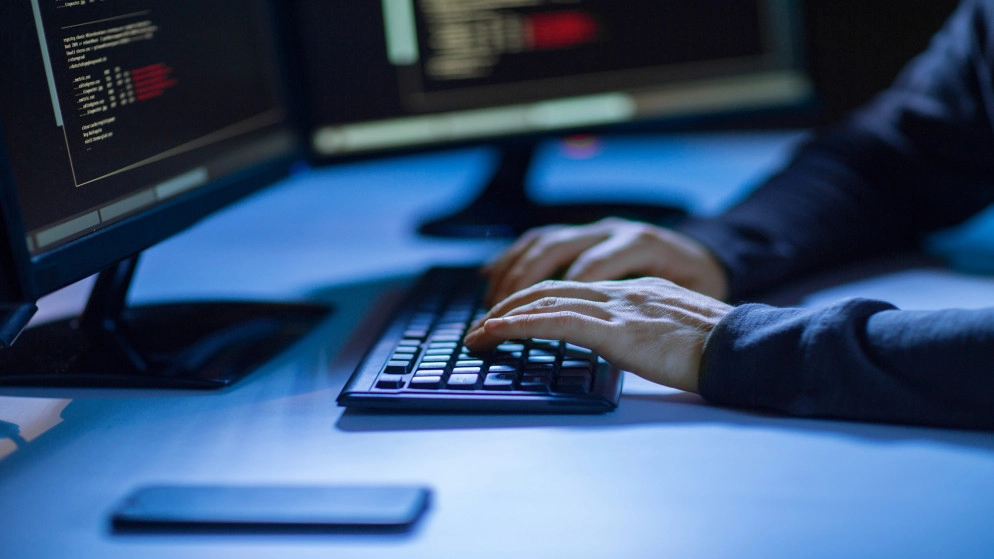 النيابة العامة ترفع مستوى التنسيق لمكافحة الجرائم الإلكترونية