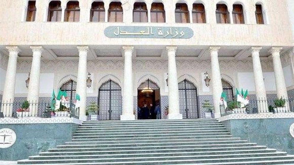عقوبات بالسجن وقطع للإنترنت لمواجهة الغش خلال امتحانات الجزائر