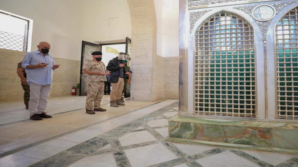 الملك يزور مقامات الصحابة في المزار الجنوبي