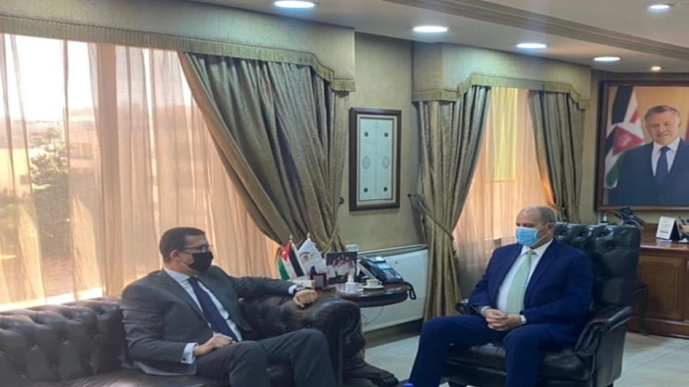 وزير العمل يبحث مع السفير المصري ملف العمالة في الأردن