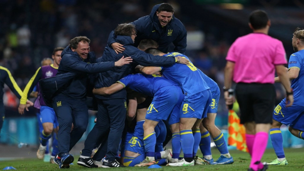 أوكرانيا إلى ربع النهائي بفوزها 2 - 1 على السويد