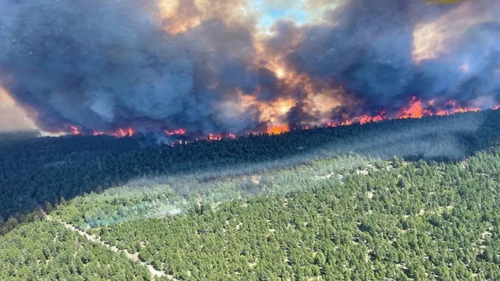 إجلاء مئات السكان من منازلهم في غرب كندا بسبب الحرائق وموجة الحر