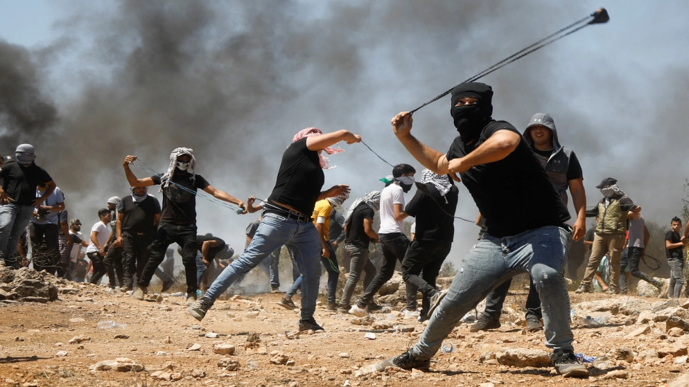 37 مصابا في مواجهات مع قوات الاحتلال الإسرائيلي جنوب نابلس