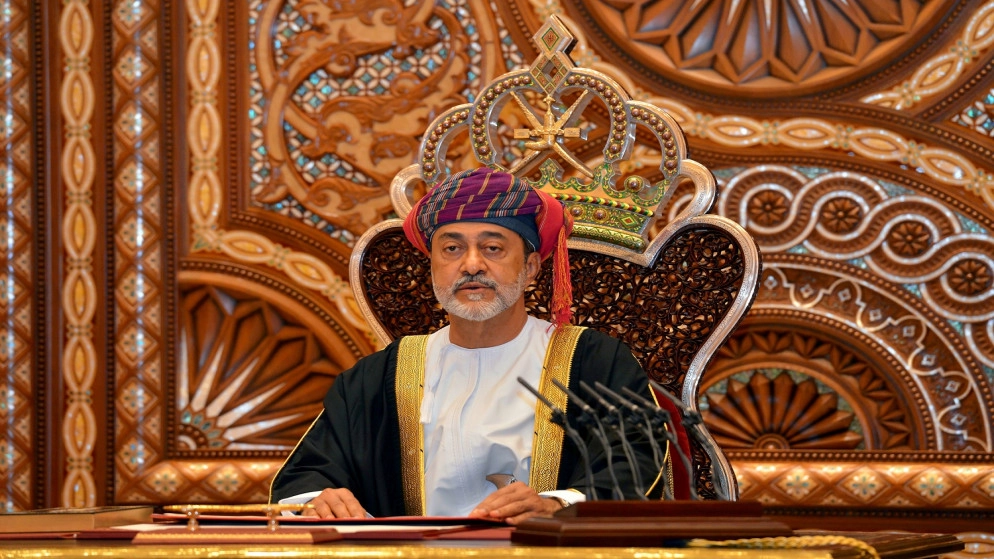 سلطان عمان يزور السعودية في أول رحلة للخارج