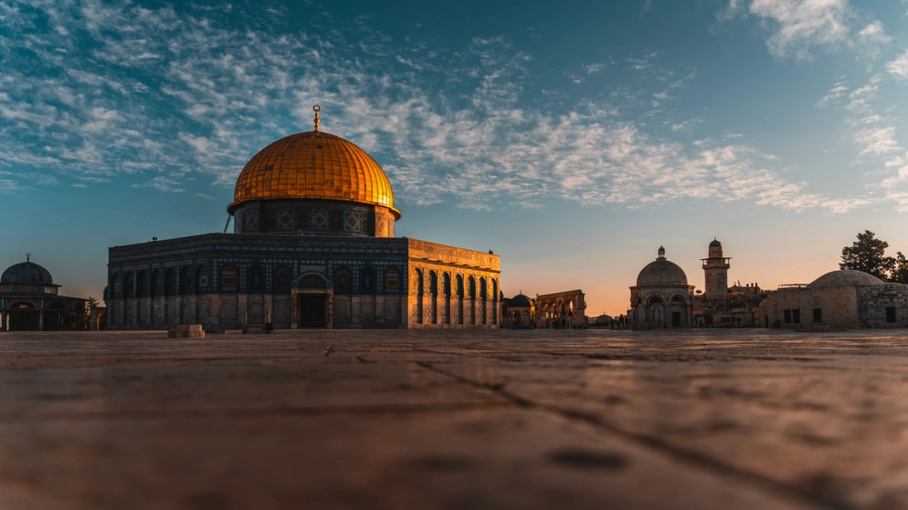 مستوطنون ينفذون جولات استفزازية بالمسجد الأقصى
