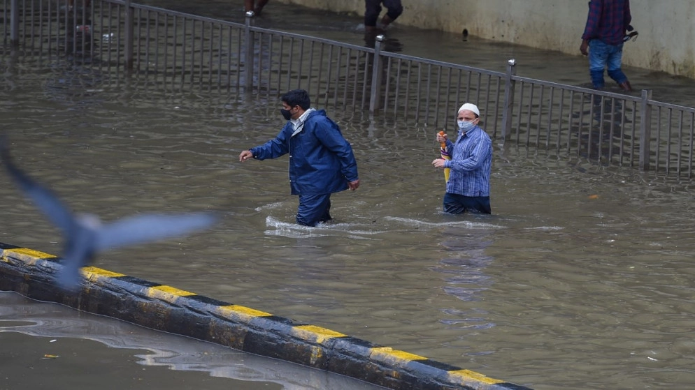 مقتل 30 على الأقل في انهيارات أرضية في مومباي بعد أمطار غزيرة