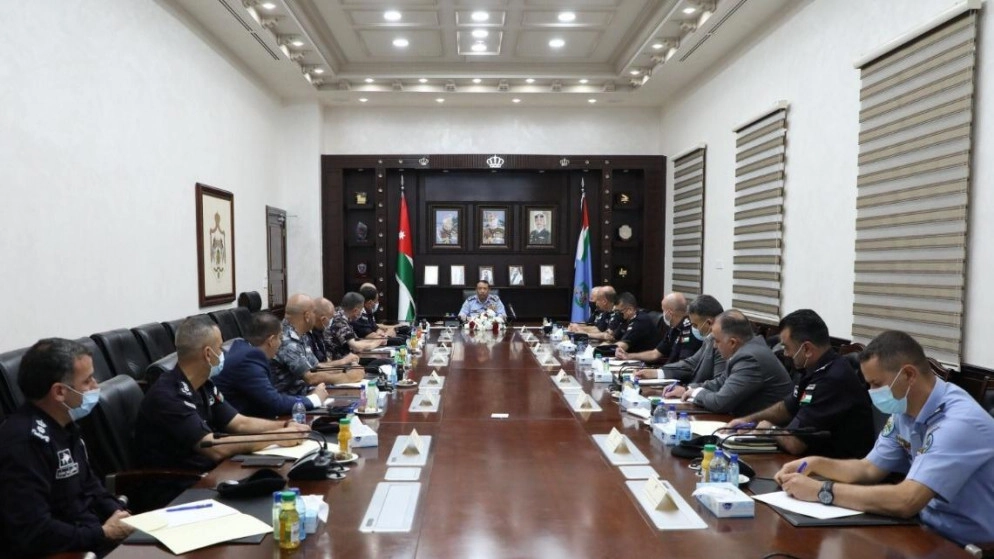 مدير الأمن العام يؤكد ضرورة إنفاذ القانون بحرص وعدل