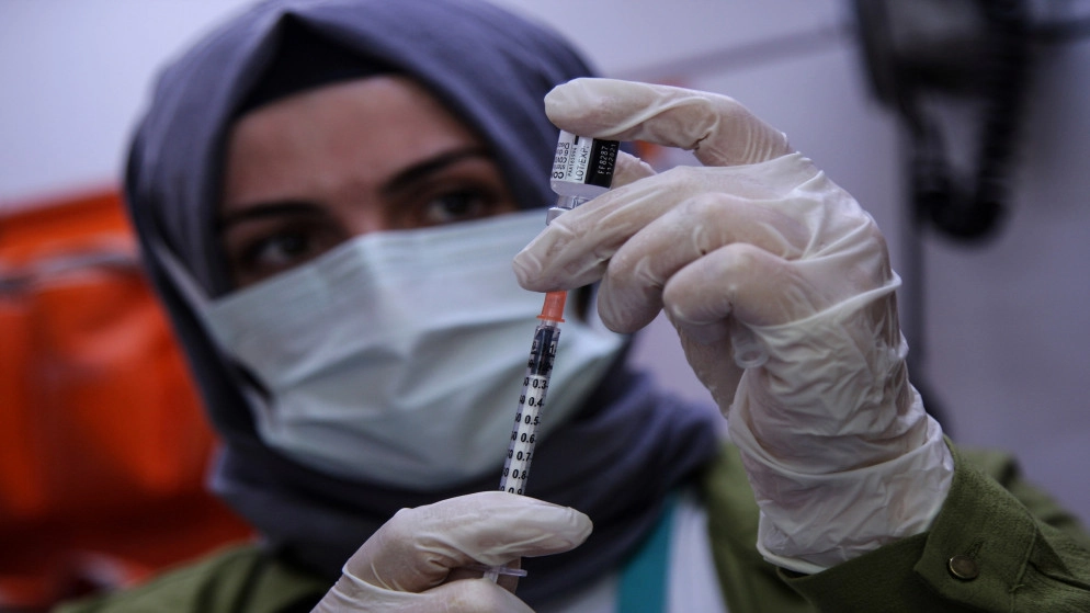 إعطاء أكثر من 65 ألف جرعة جديدة من لقاح كورونا خلال 24 ساعة في الأردن