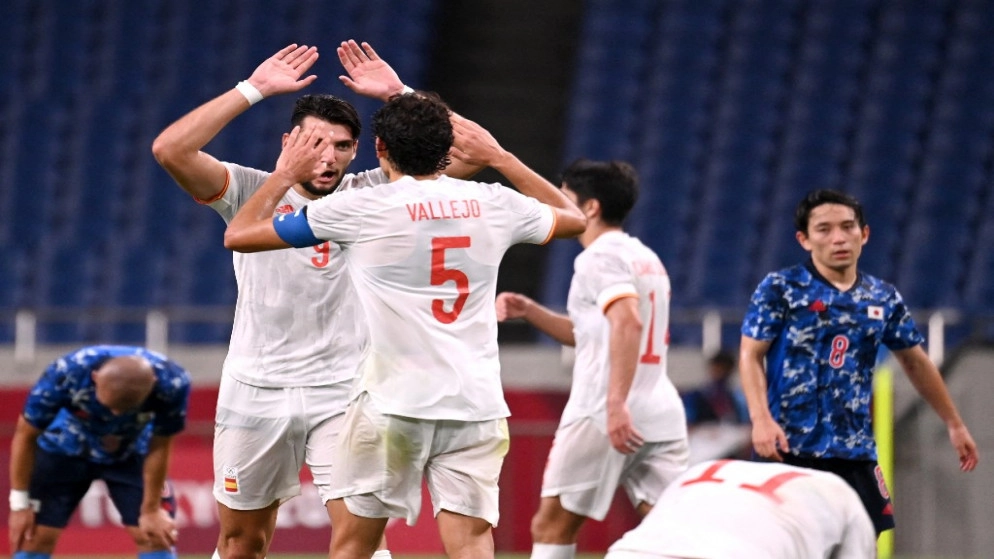 البرازيل وإسبانيا على موعد في نهائي مسابقة كرة القدم
