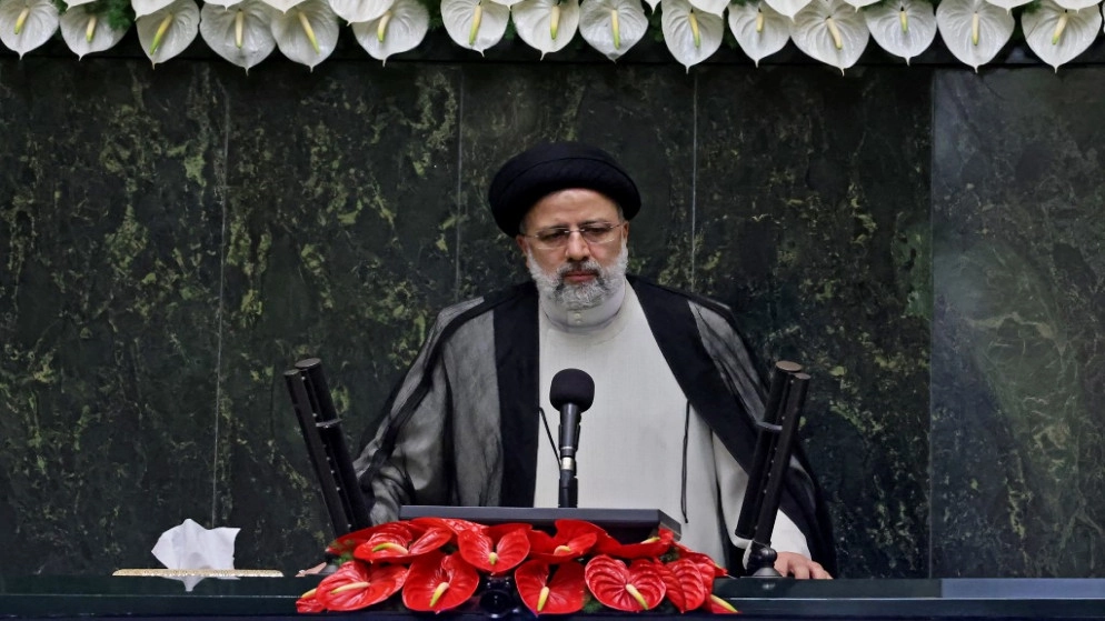 الرئيس الإيراني الجديد يؤكد دعمه "أي خطط دبلوماسية" لرفع العقوبات عن إيران