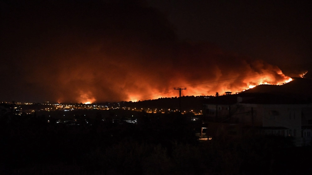 16 جريحا إصاباتهم طفيفة في حرائق اليونان