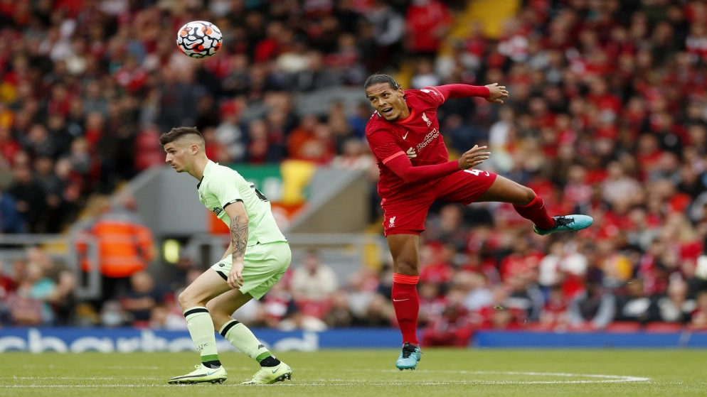 ليفربول يمدد تعاقده مع فان دايك حتى 2025
