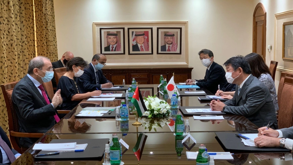 وزير الخارجية يبحث مع نظيره الياباني تعزيز العلاقات الاستراتيجية