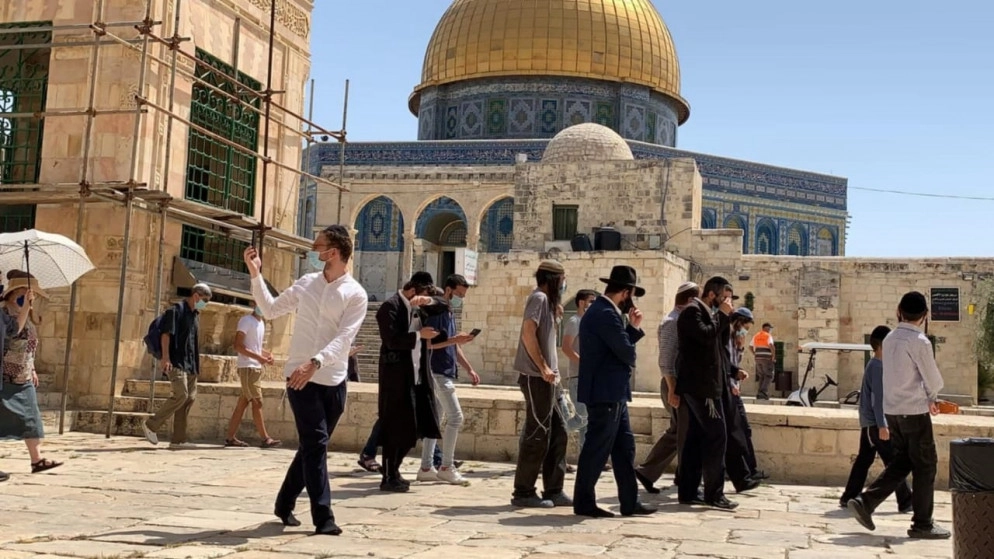 120 مستوطنا يقتحمون ساحات المسجد الأقصى