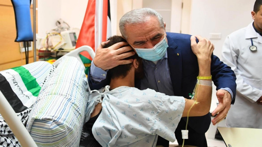 رئيس الوزراء الفلسطيني يحذر من العودة إلى إجراءات وتدابير تقييد جديدة