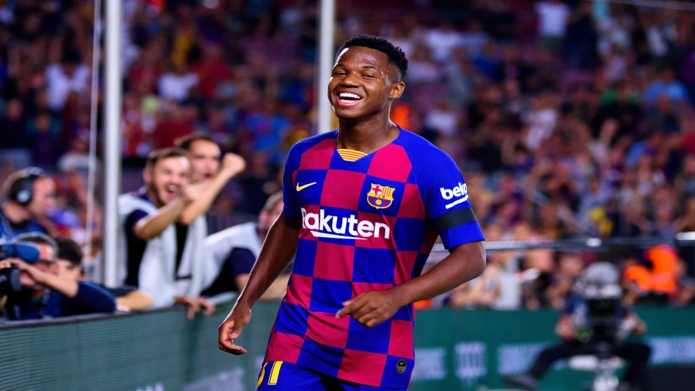 فاتي مهاجم برشلونة يعود إلى المران بعد غياب 9 أشهر