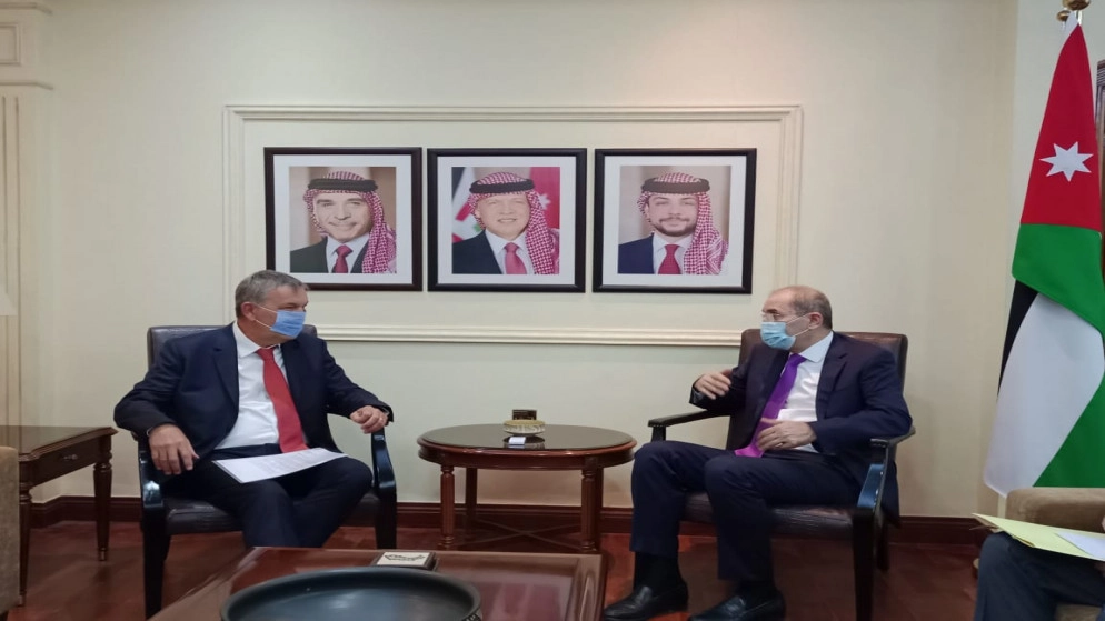 وزير الخارجية يبحث مع مفوض "أونروا" تحضيرات عقد مؤتمر دولي