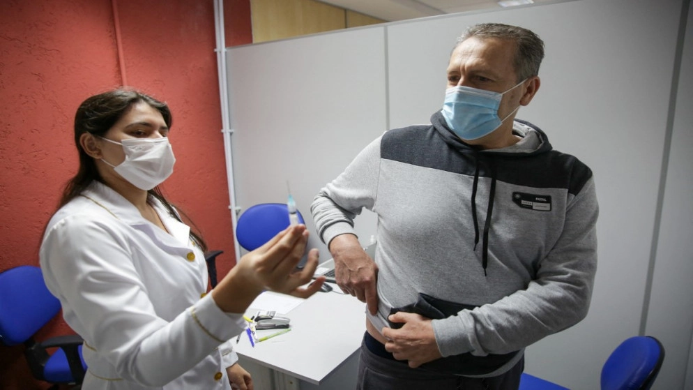 البرازيل تسجل 684 وفاة و24699 إصابة جديدة بكورونا