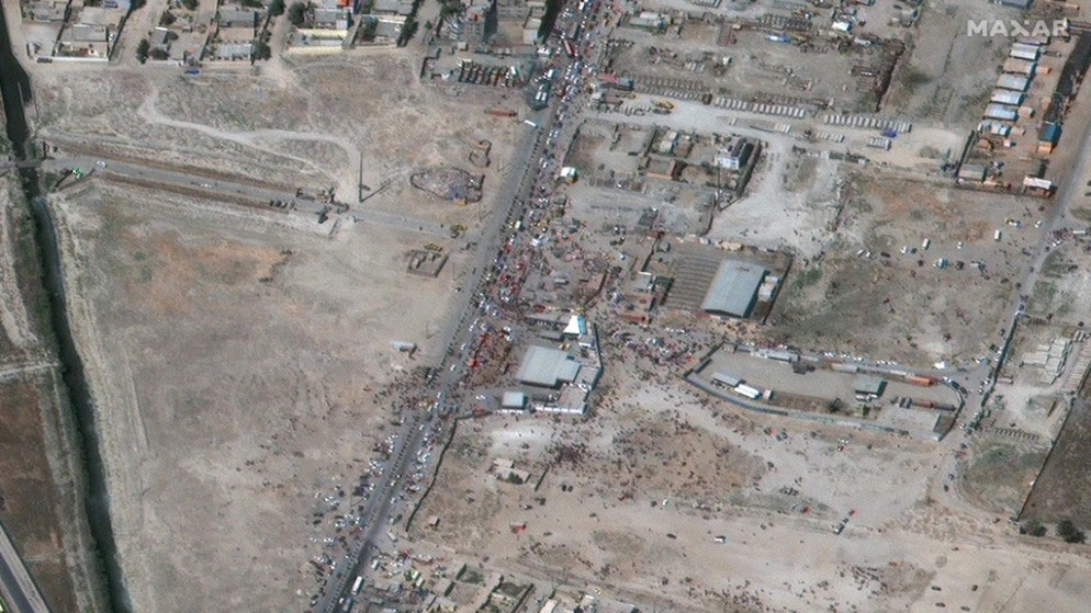 مسؤول أميركي: منظومة دفاعية تعترض عدة صواريخ أطلقت على مطار كابل