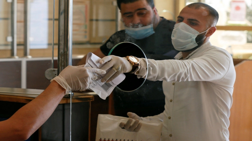بدء تنفيذ أمر الدفاع 32 بشأن عمل غير متلقين للقاح من القطاع الخاص