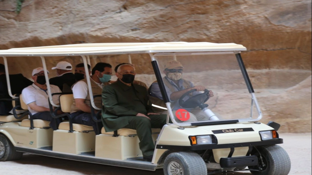 "سلطة إقليم البترا": استخدام العربات الكهربائية لنقل السياح في البترا سيرفع مستوى الخدمات السياحية
