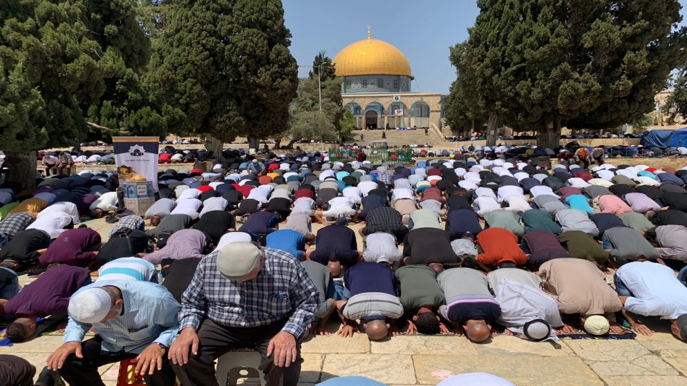 45 ألفا يؤدون صلاة الجمعة في المسجد الأقصى