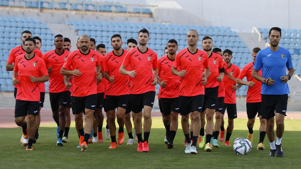 المنتخب الوطني لكرة القدم يلتقي نظيره البحريني الثلاثاء