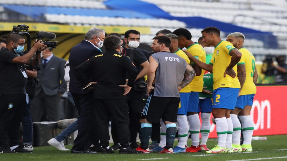 الفيفا سيحلل تقارير المسؤولين عن مباراة البرازيل والأرجنتين