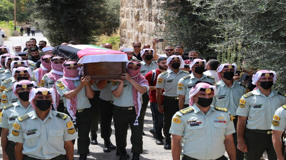 مراسم عسكرية لدفن رفات شهيد أردني عثر عليها قرب حي الشيخ جراح