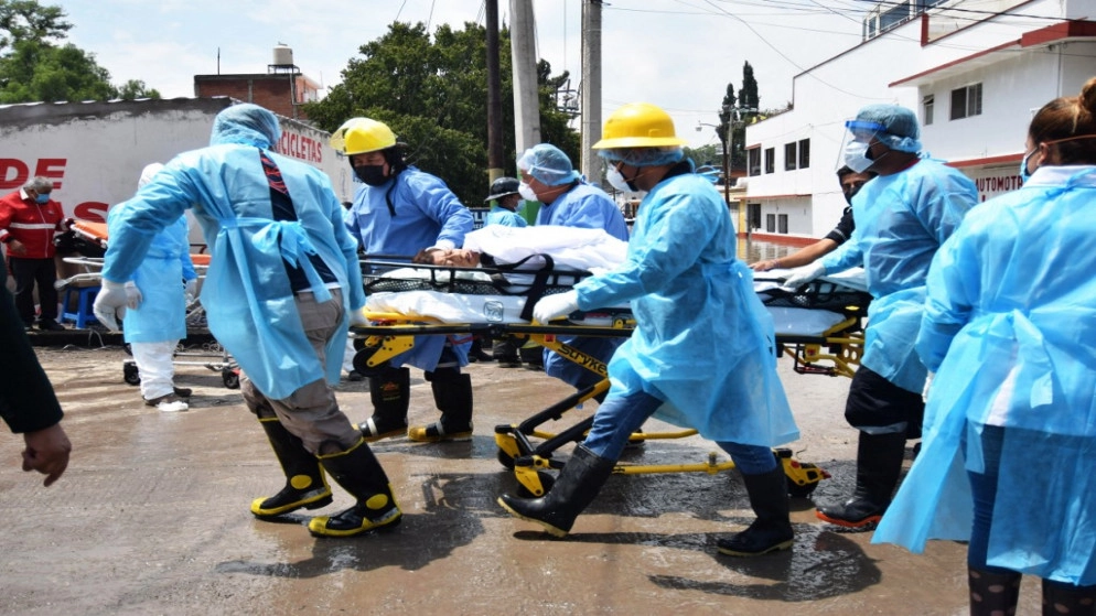 فيضانات تودي بحياة 17 شخصاً داخل مستشفى في المكسيك