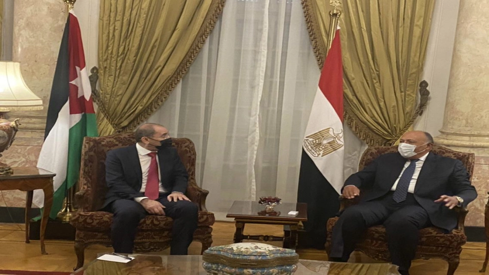 وزير الخارجية يلتقي نظيره المصري على هامش أعمال الدورة العادية لمجلس جامعة الدول العربية