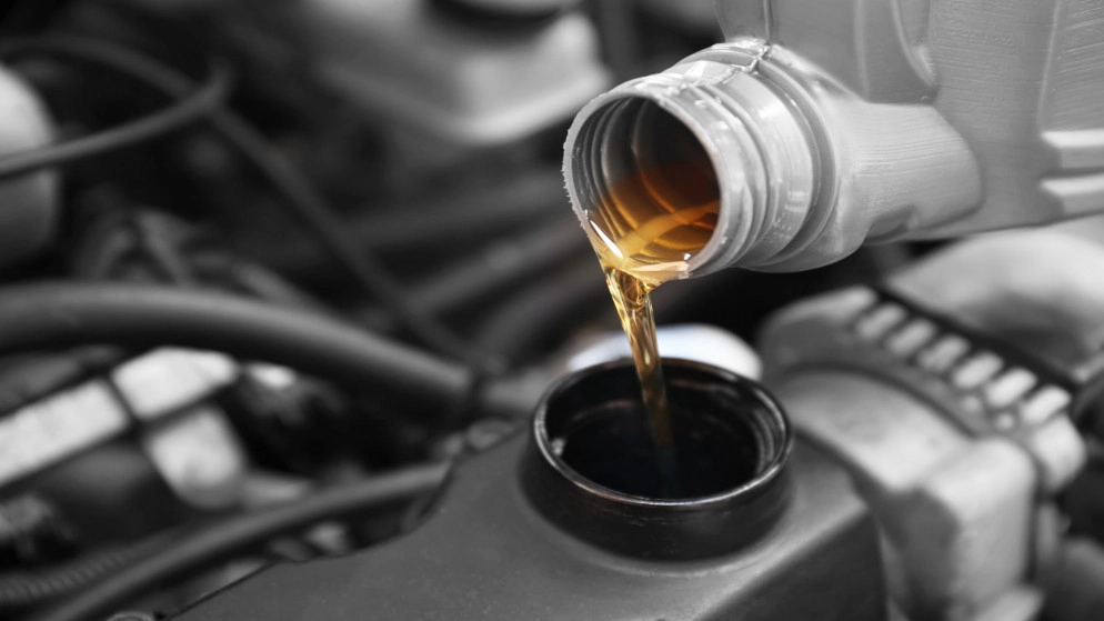 دعوة لاستخدام زيوت السيارات المصنعة محليا