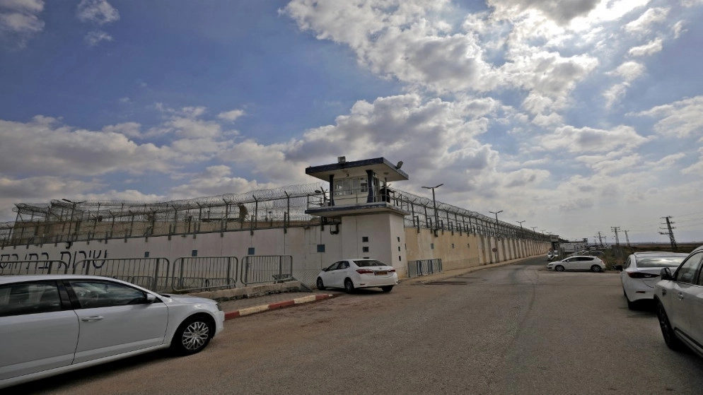 أسرى فلسطينيون مضربون عن الطعام يواجهون أوضاعا صحية صعبة