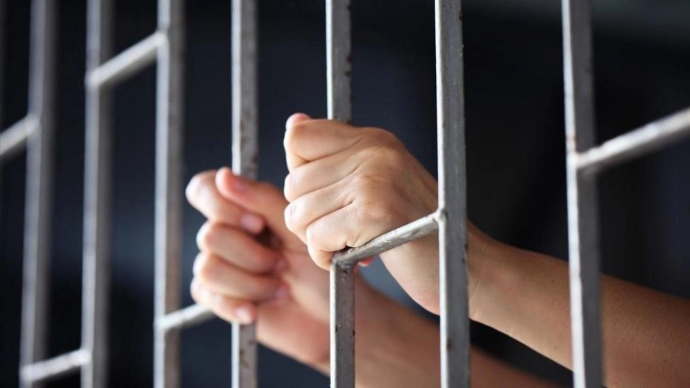 ضبط شخصين سلبا مبلغا ماليا تحت التهديد من صيدلية في عمّان