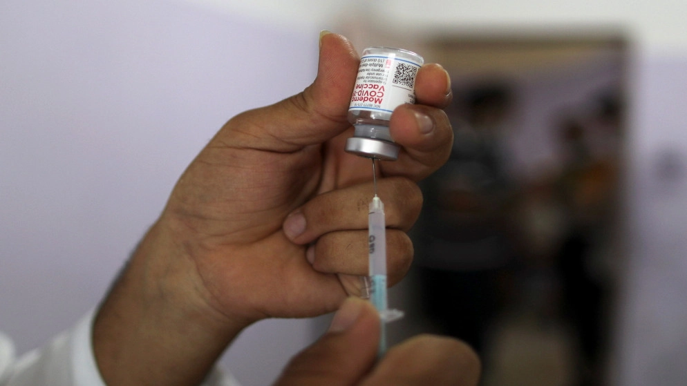 إتلاف 50 ألف جرعة من لقاح مضاد لكورونا وصلت إلى قطاع غزة