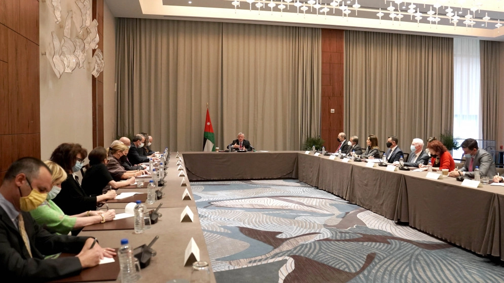 الملك يشدد على أن لا بديل عن حل الدولتين
