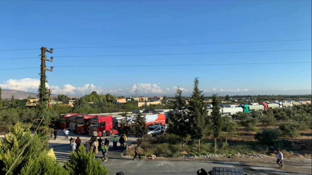 الوقود الإيراني يصل لبنان ومناصرو حزب الله يستقبلونه بالورود والزغاريد