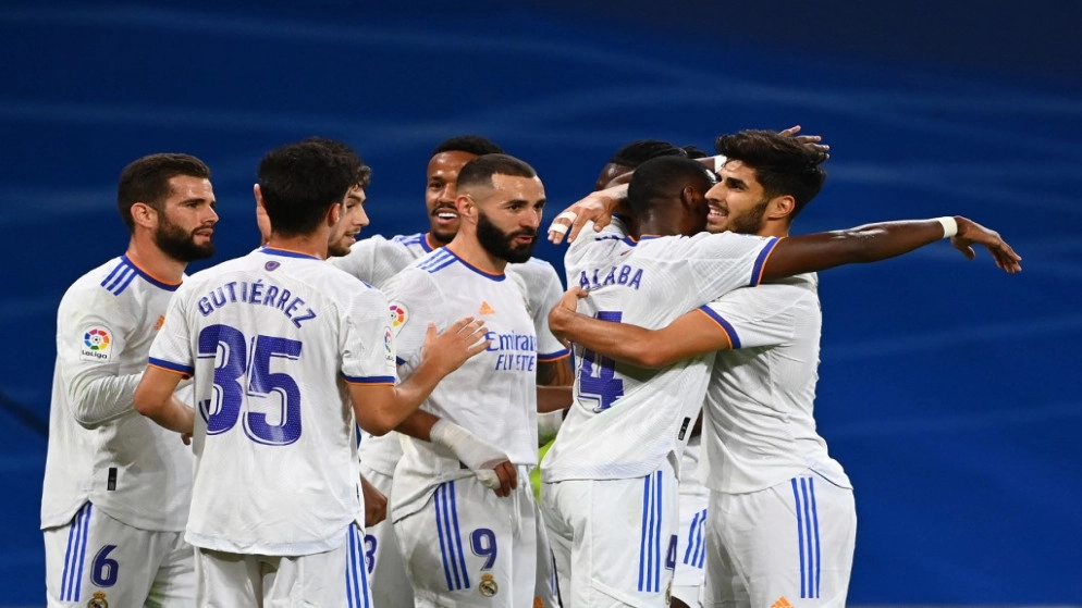 ريال مدريد يستعيد الصدارة بمهرجان تهديفي لأسينسيو وبنزيمة