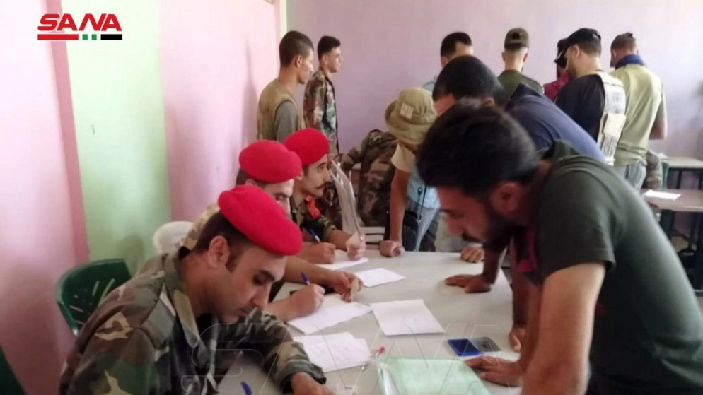 بدء عملية تسوية أوضاع مسلحين ومطلوبين بعد تسليم السلاح في ريف درعا