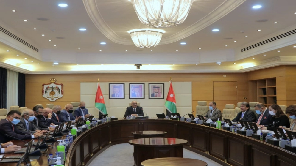 رئيس الوزراء يطلع على نتائج عملية قوننة وتوفيق أوضاع العمالة غير الأردنية