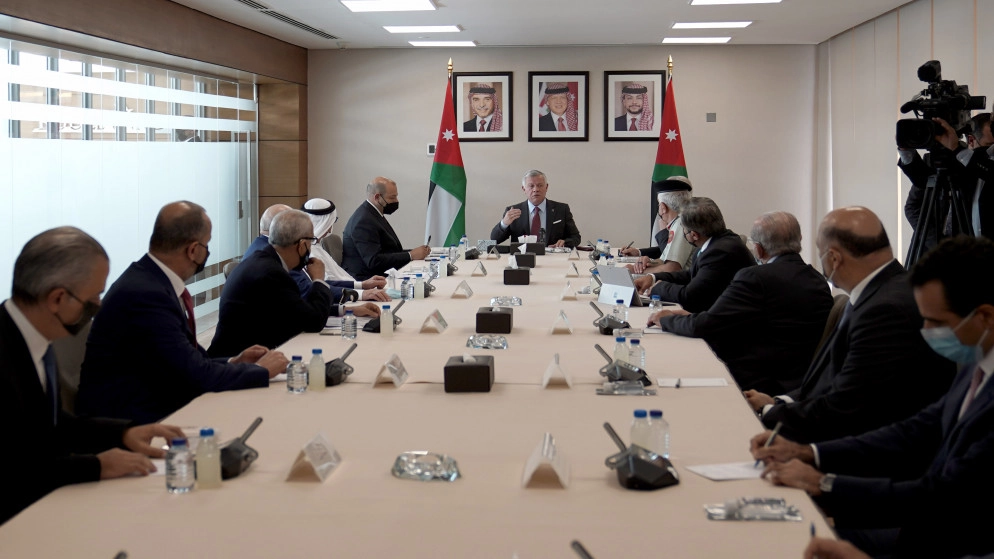 الملك يؤكد أهمية جذب المزيد من الاستثمارات لتوفير فرص العمل